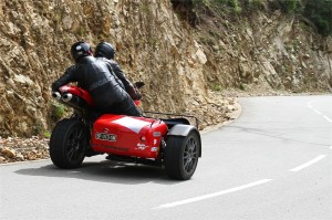 Au plus tu rases la falaise, au plus tu es loin du précipice... pas con le pilote !