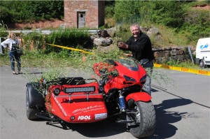 En rallye, tu tournes le dos et hop, ta Ducat, elle devient...