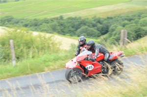 Champêtre, une spéciale en Beaujolais.... (Merci à Sandra Kientz - La blonde photographe vraie fan de rallye)