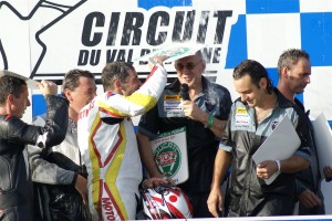 Merci les amis pour mon dernier podium en moto. Et merci le desmodue :)